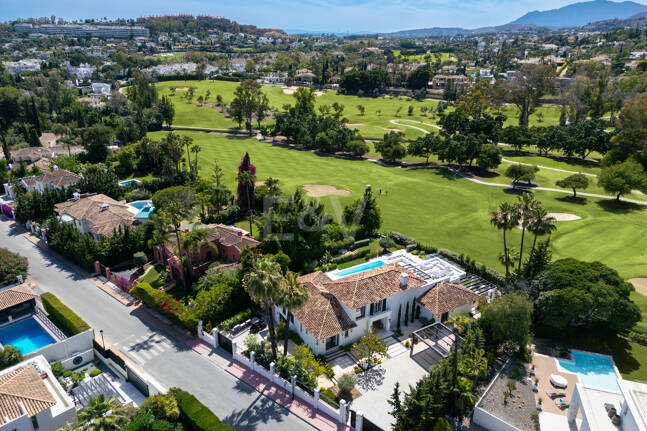 Lyx villa med utsikt över Aloha golfbanan