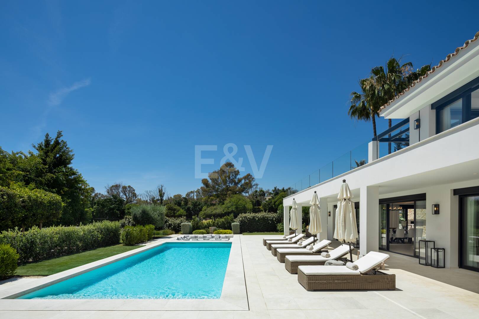Luxury villa overlooking the Aloha golf course