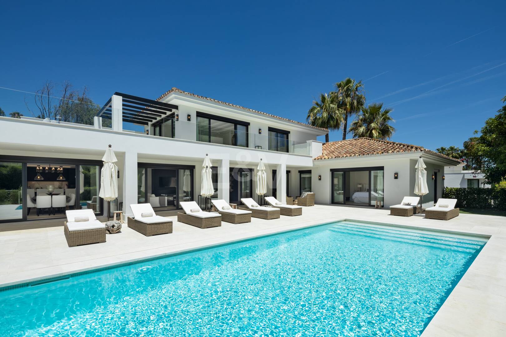 Luxury villa overlooking the Aloha golf course