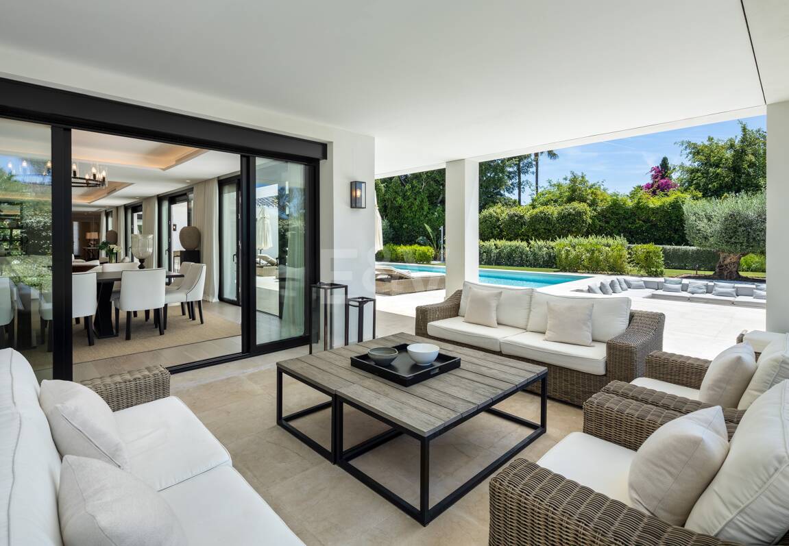 Luxury villa overlooking the Aloha golf course
