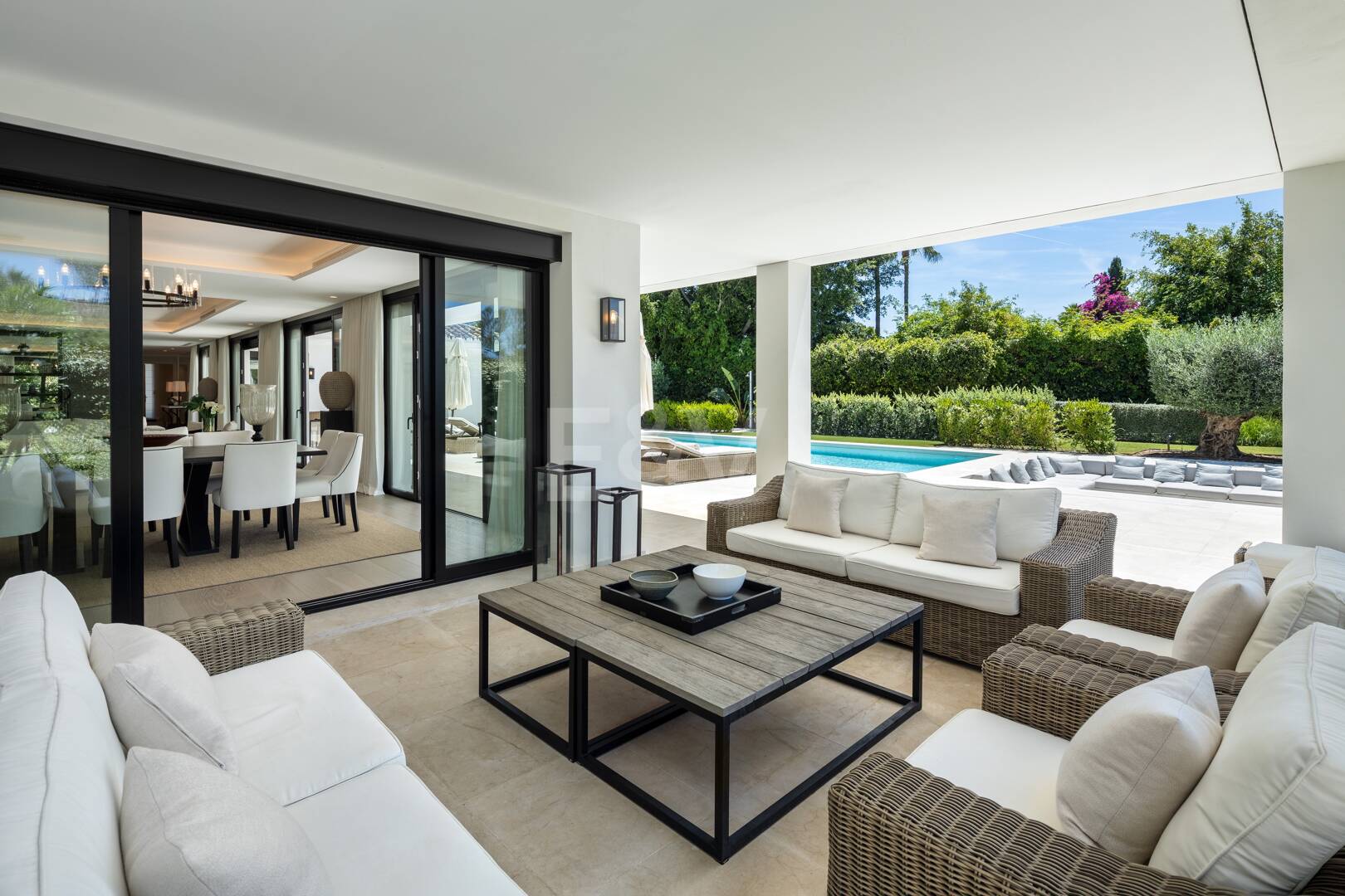 Luxury villa overlooking the Aloha golf course