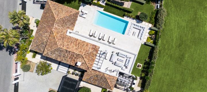 Luxusvilla mit Blick auf den Aloha Golfplatz