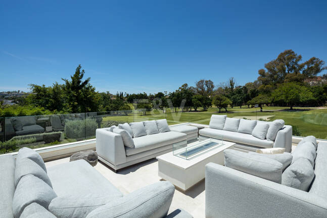 Lyx villa med utsikt över Aloha golfbanan