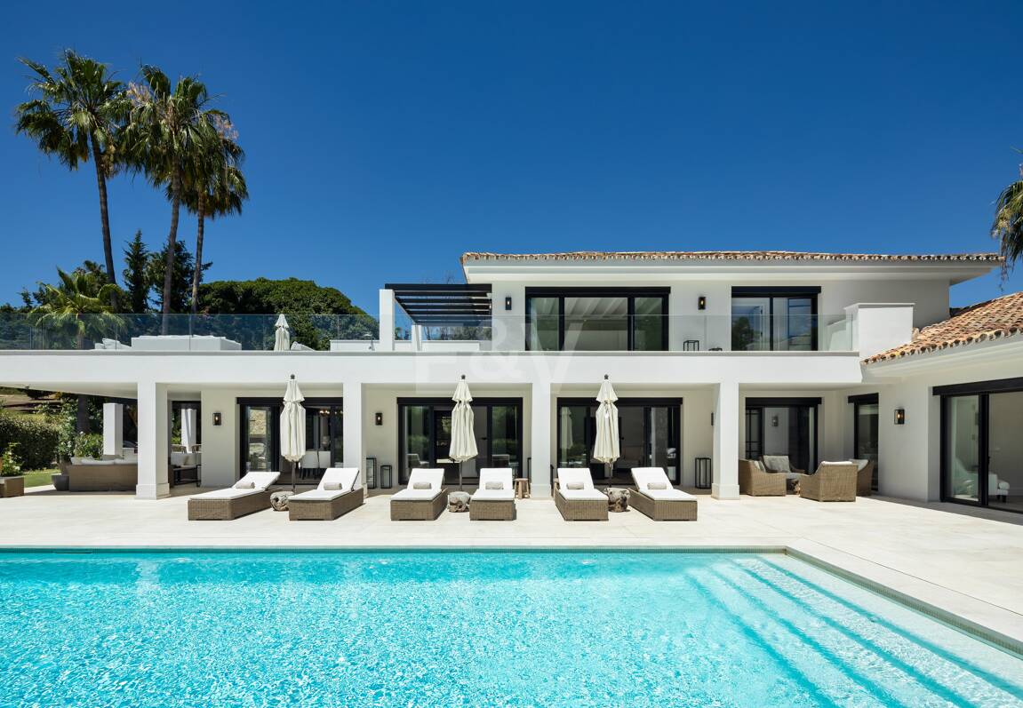 Luxury villa overlooking the Aloha golf course