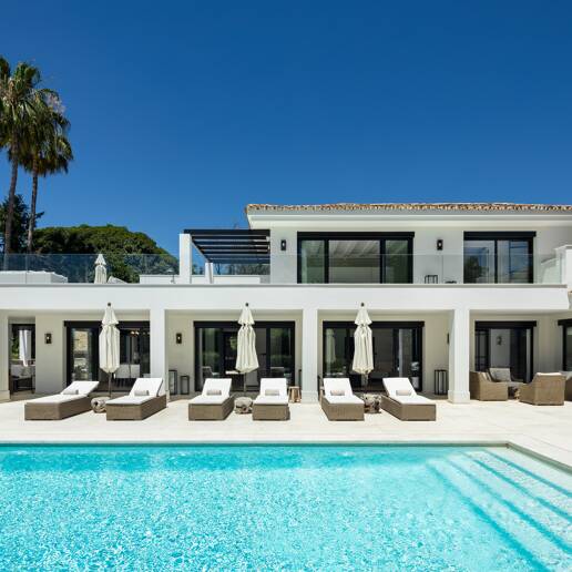 Luxury villa overlooking the Aloha golf course
