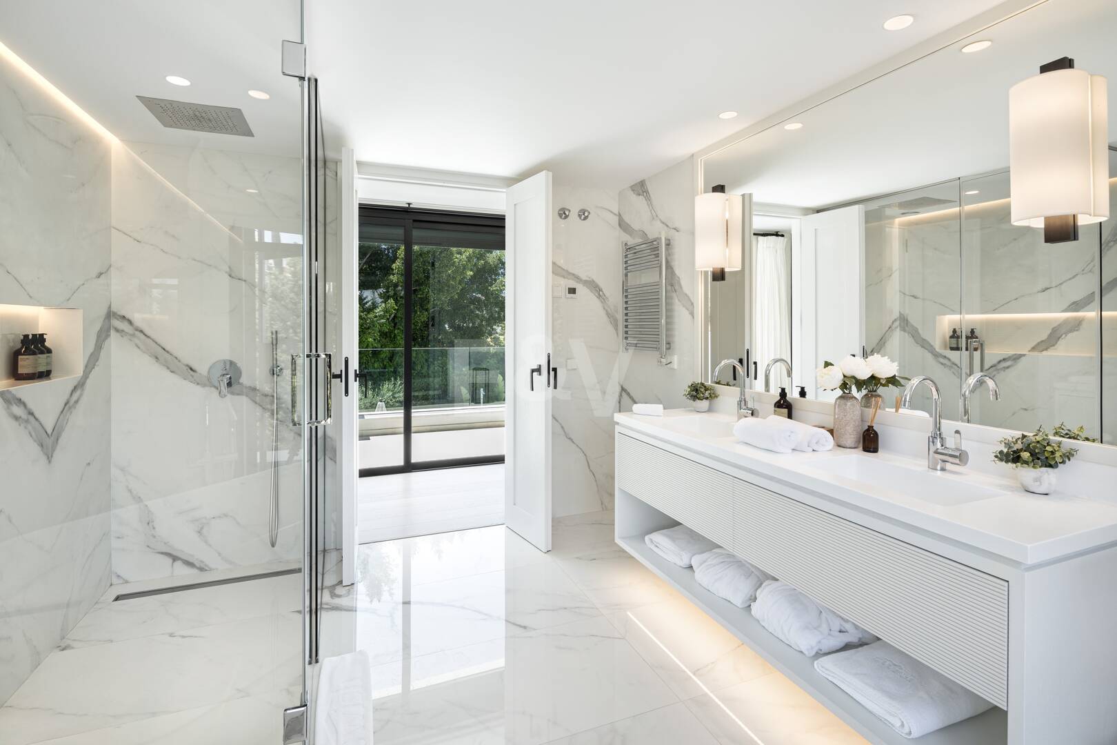 Luxury villa overlooking the Aloha golf course