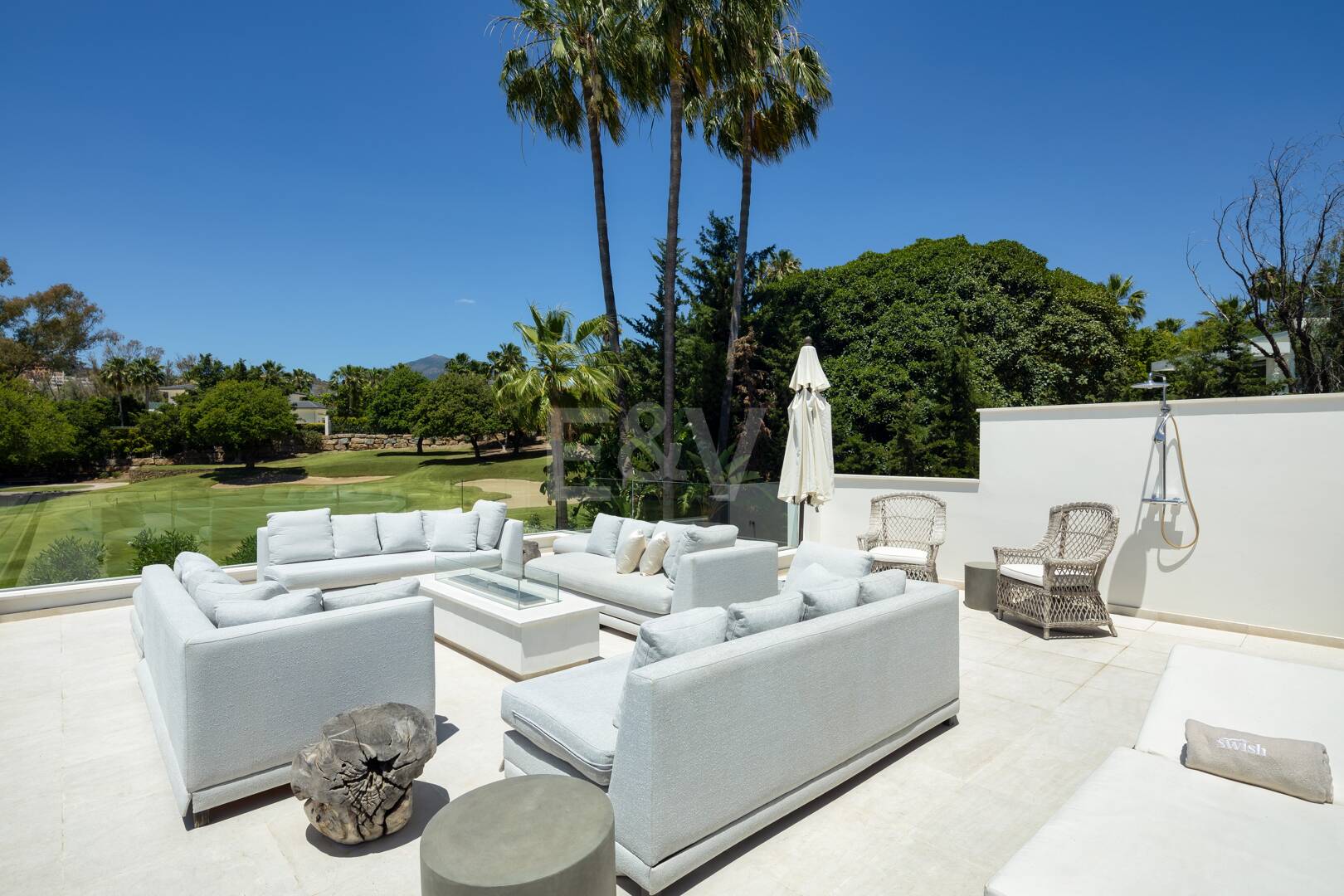 Luxury villa overlooking the Aloha golf course