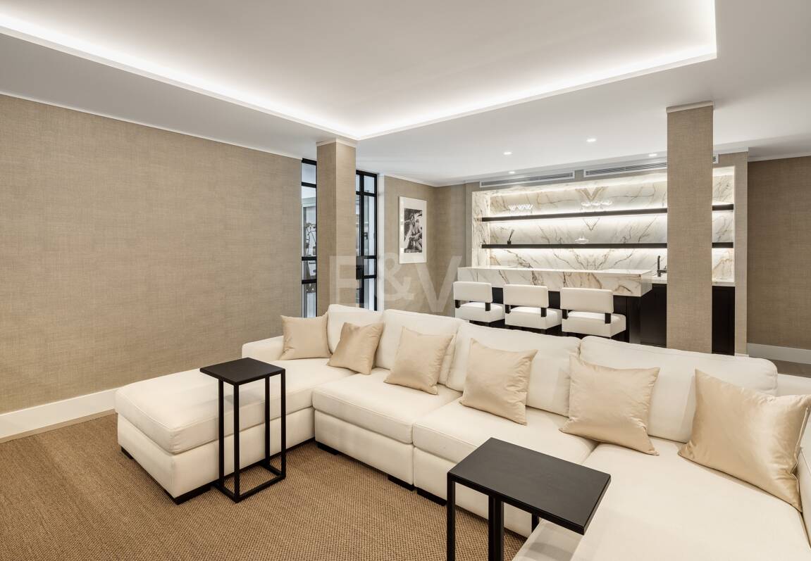 Luxury villa overlooking the Aloha golf course