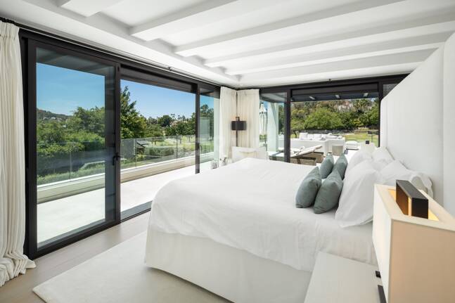 Luxury villa overlooking the Aloha golf course