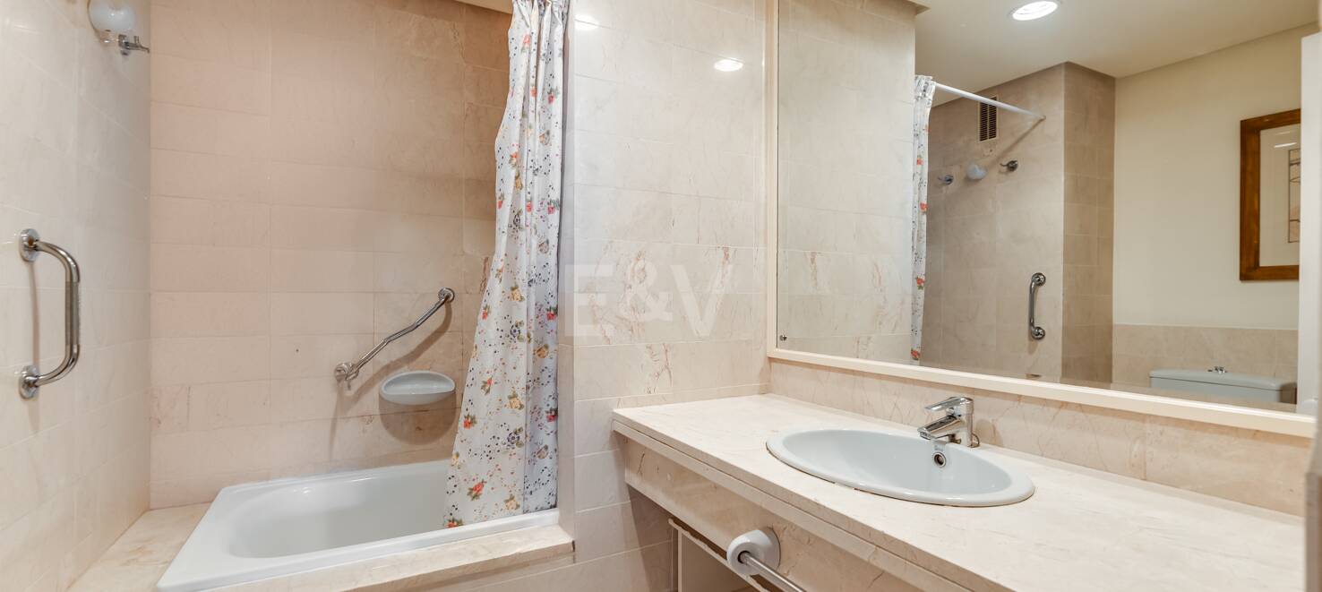 Apartamento en Urbanización en Primera Línea de Playa