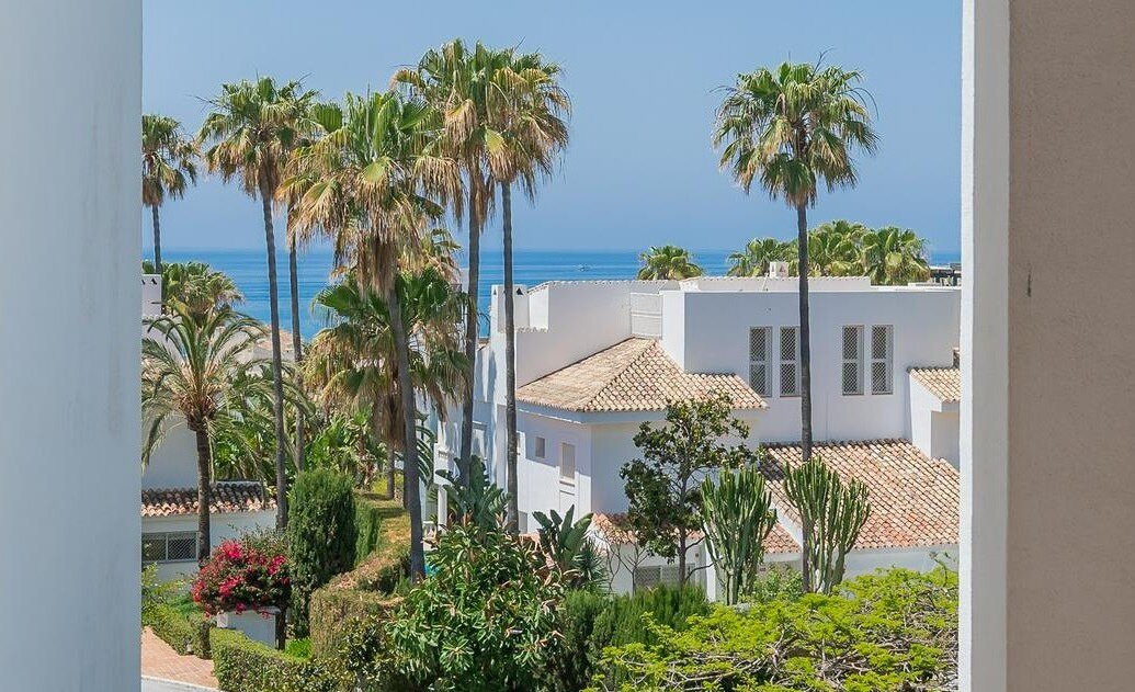 Prächtige Wohnung am Strand in Elviria