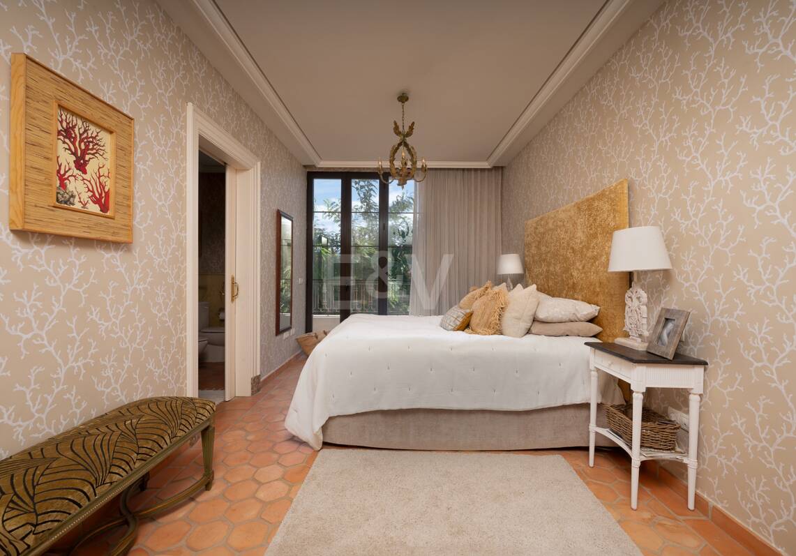 Exquisite Luxusvilla nur wenige Gehminuten vom Strand in Guadalmina Baja entfernt