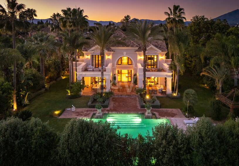 Exquisite Luxusvilla nur wenige Gehminuten vom Strand in Guadalmina Baja entfernt