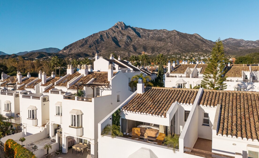 Stunning Renovated Townhouse in Marbella's Prestigious Golden Mile