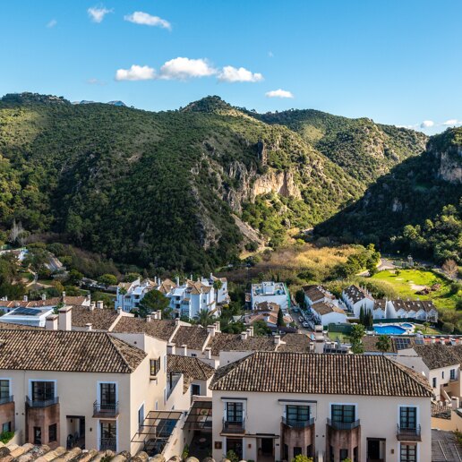 Benahavís Pueblo Townhouse with Fantastic Mountain Views