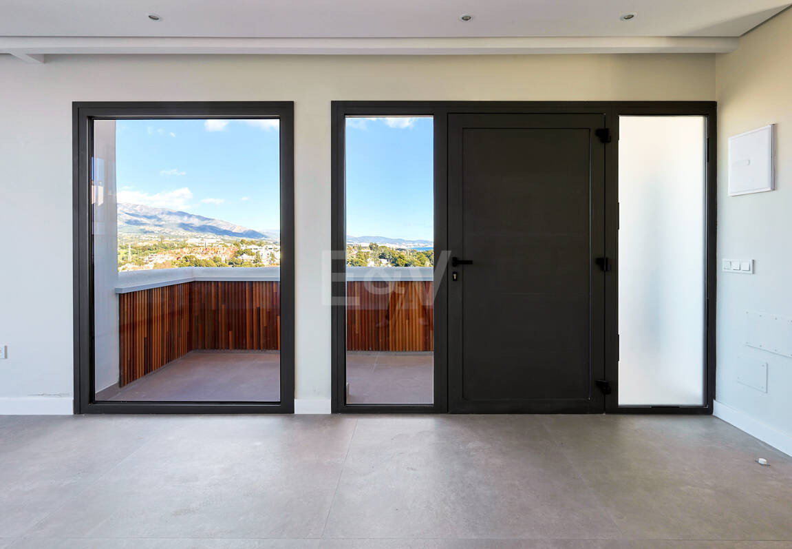 Utsökt takvåning med hisnande utsikt i Nueva Andalucía