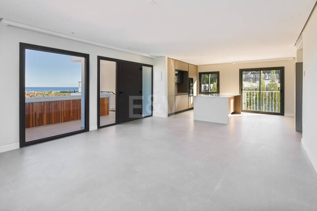 Utsökt takvåning med hisnande utsikt i Nueva Andalucía