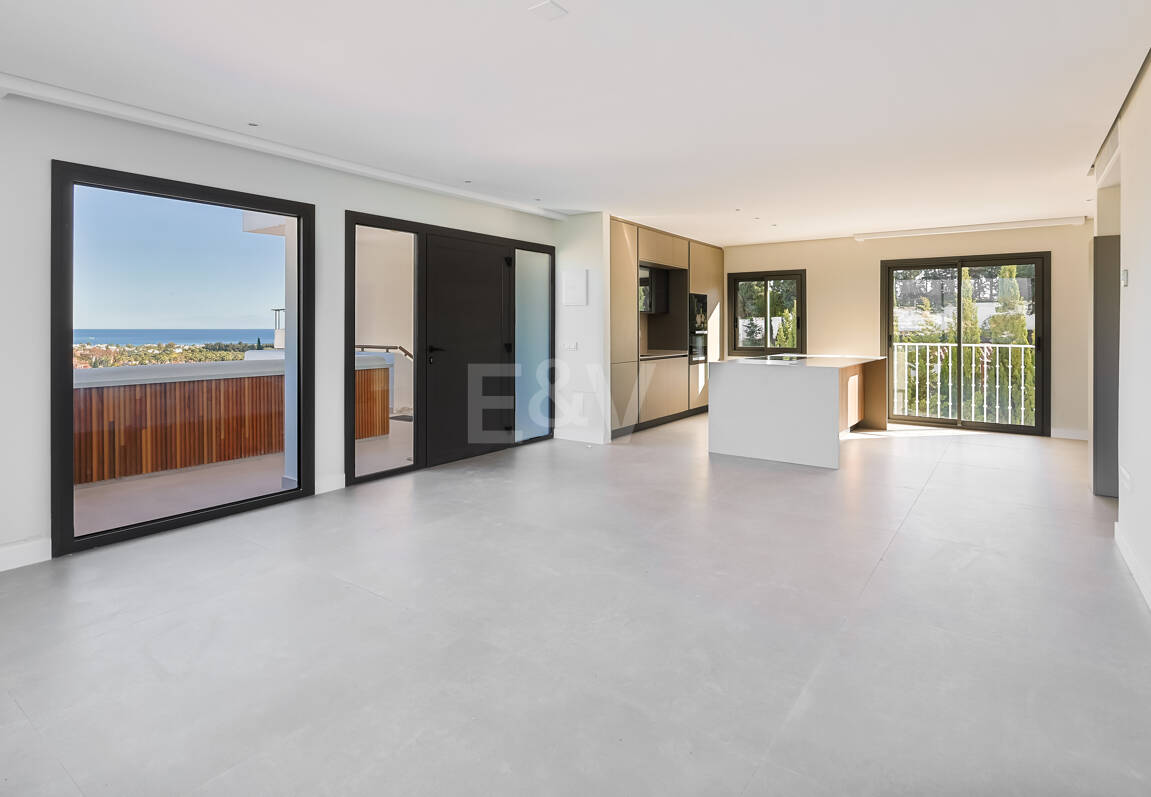 Utsökt takvåning med hisnande utsikt i Nueva Andalucía