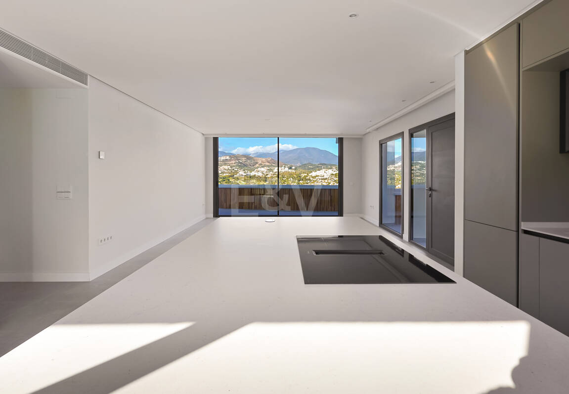 Utsökt takvåning med hisnande utsikt i Nueva Andalucía