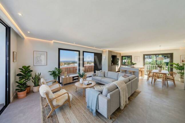 Utsökt takvåning med hisnande utsikt i Nueva Andalucía