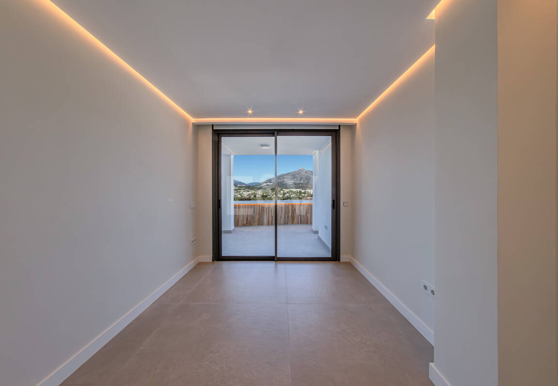 Utsökt takvåning med hisnande utsikt i Nueva Andalucía