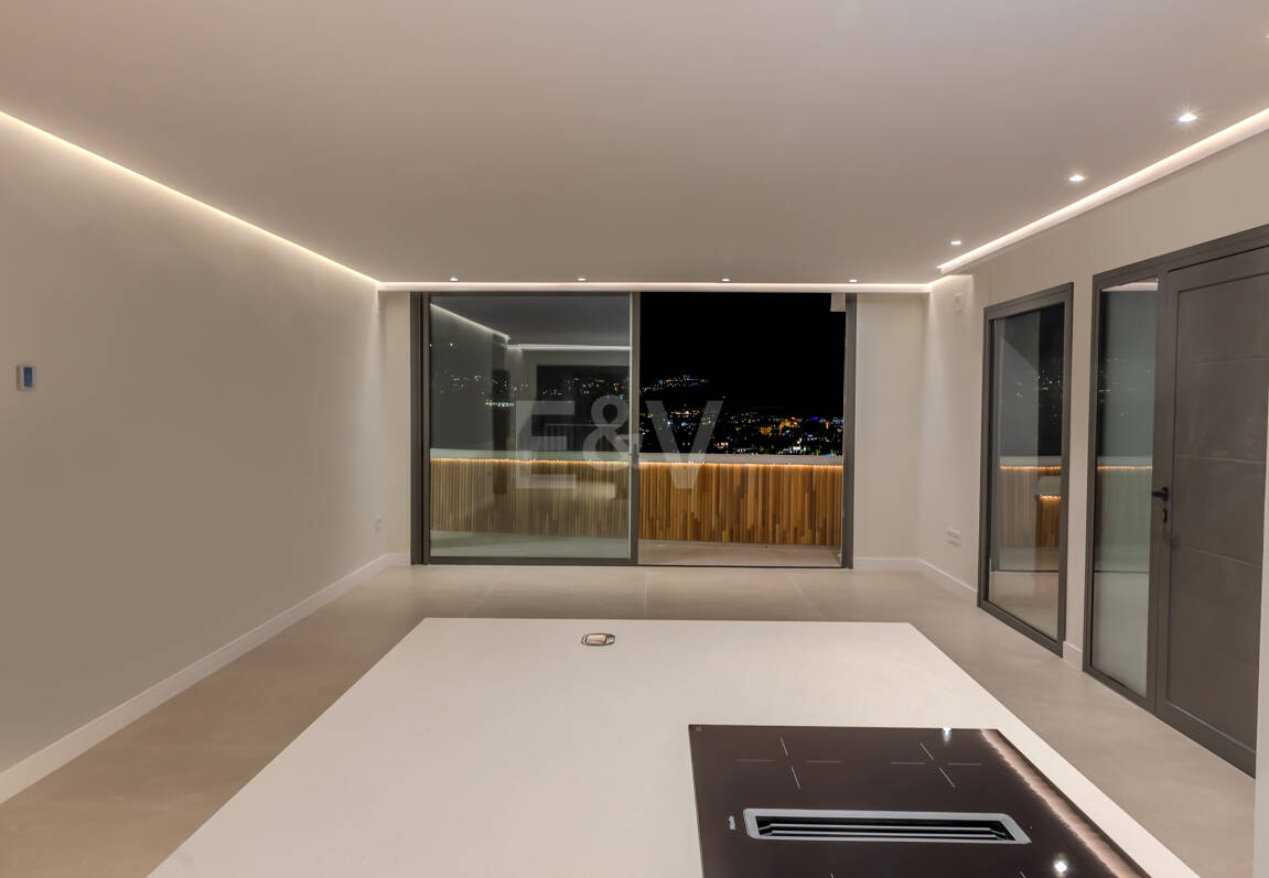 Utsökt takvåning med hisnande utsikt i Nueva Andalucía