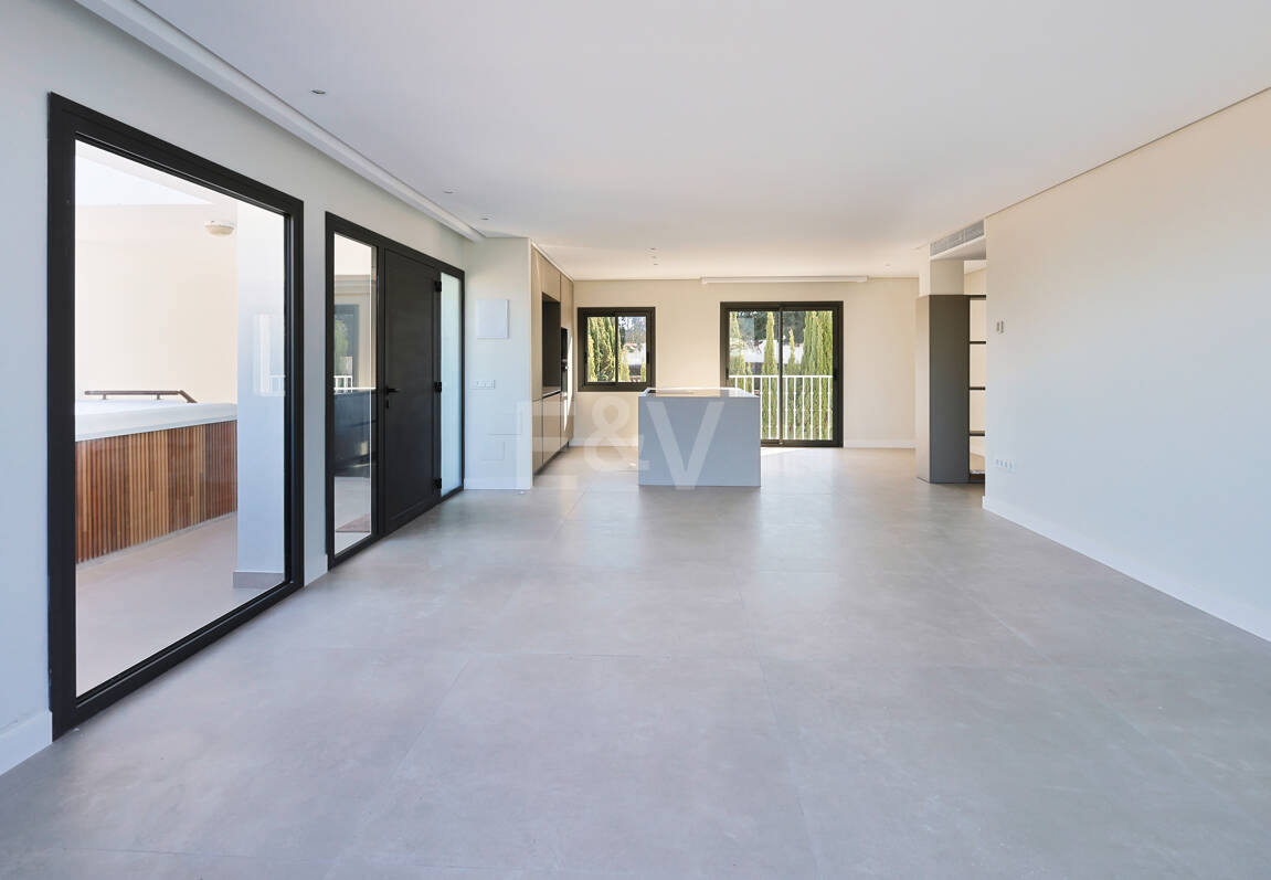 Utsökt takvåning med hisnande utsikt i Nueva Andalucía