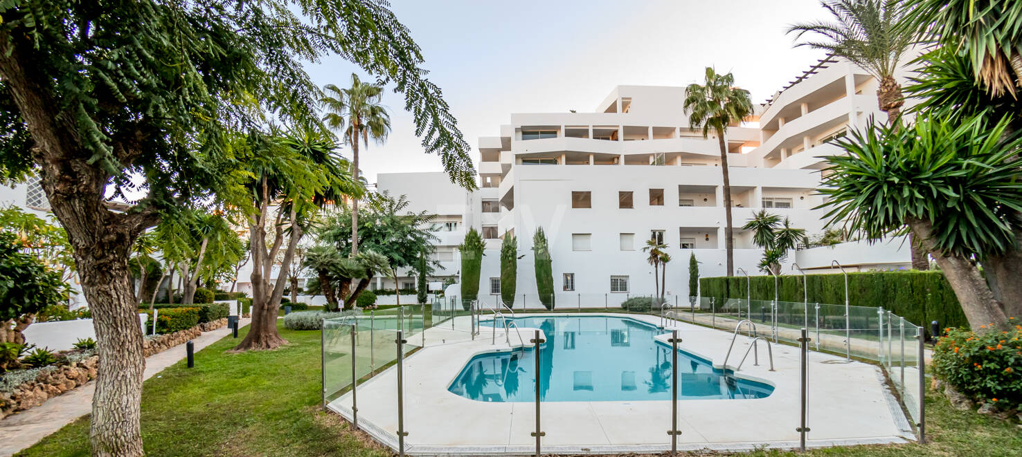 Utsökt takvåning med hisnande utsikt i Nueva Andalucía
