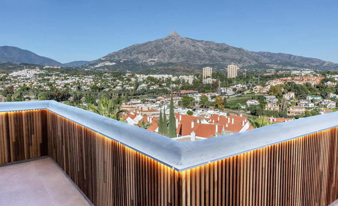 Wybitny Penthouse z Breathtaking Views w Nueva Andalucía