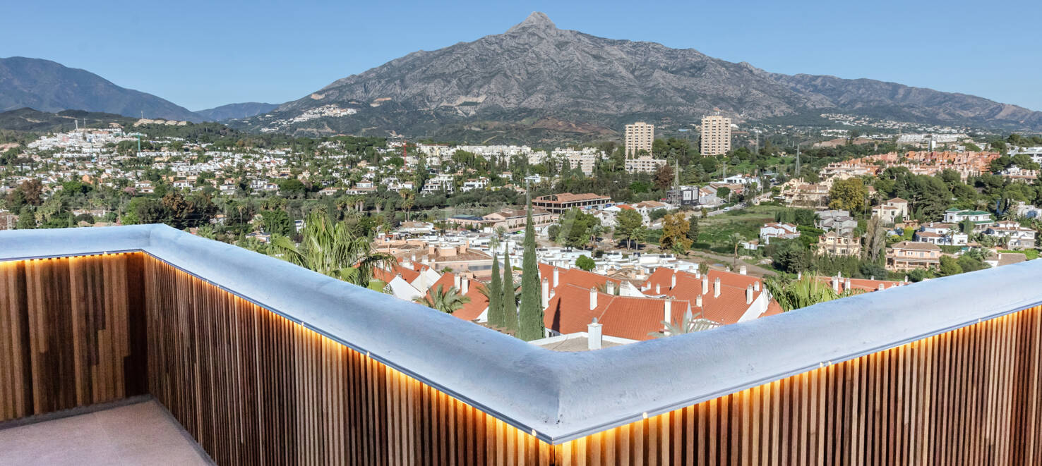 Utsökt takvåning med hisnande utsikt i Nueva Andalucía