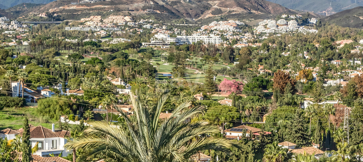 Exquisite Penthouse with Breathtaking Views in Nueva Andalucía