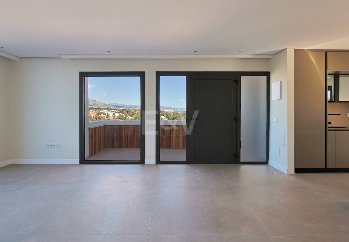 Utsökt takvåning med hisnande utsikt i Nueva Andalucía