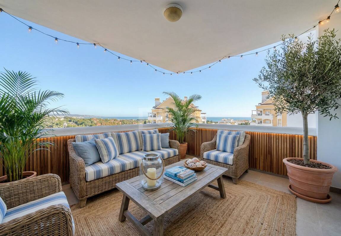 Utsökt takvåning med hisnande utsikt i Nueva Andalucía