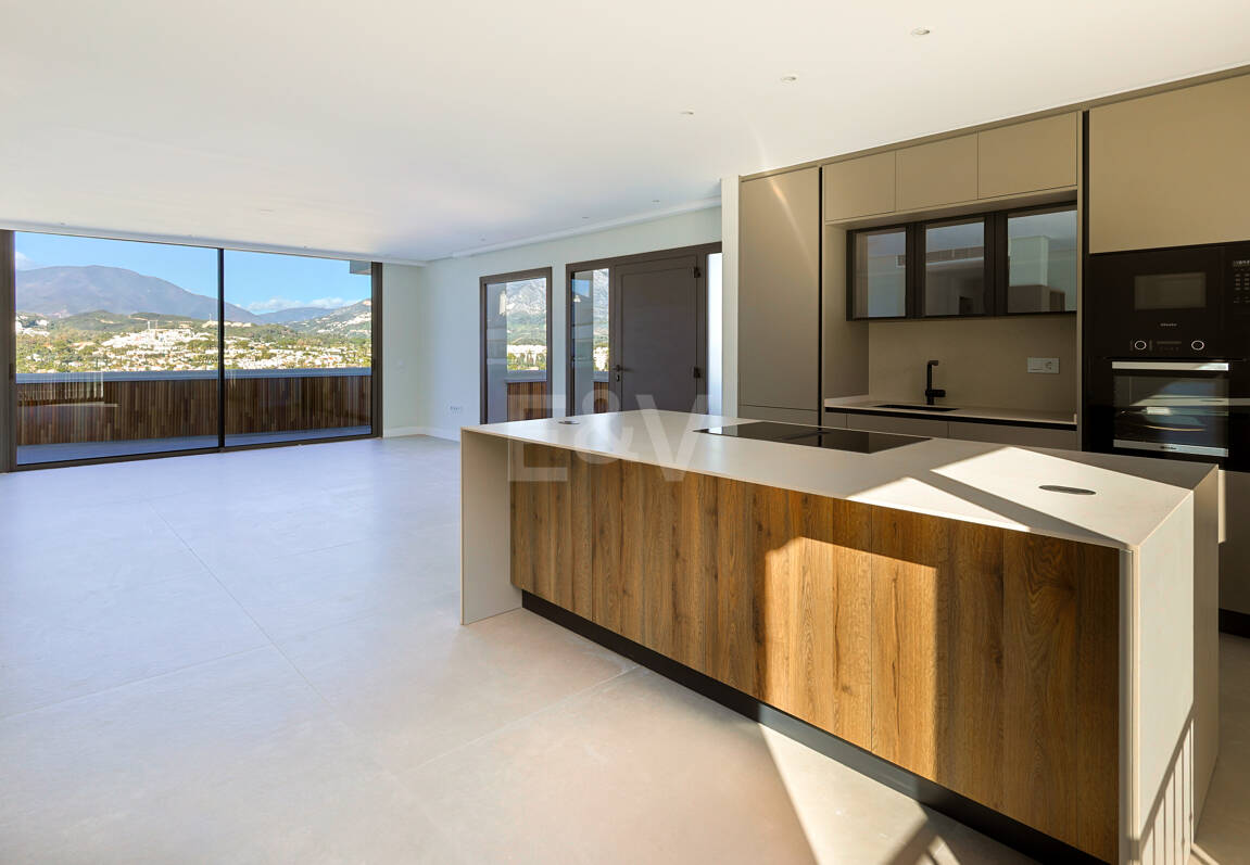 Utsökt takvåning med hisnande utsikt i Nueva Andalucía