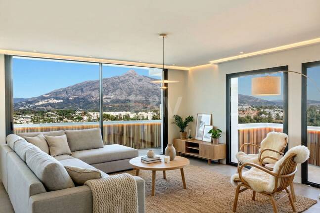 Utsökt takvåning med hisnande utsikt i Nueva Andalucía