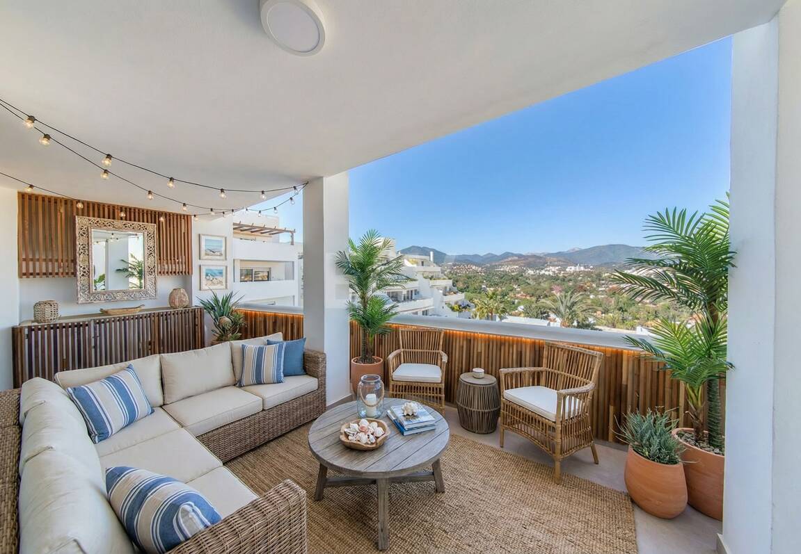 Utsökt takvåning med hisnande utsikt i Nueva Andalucía