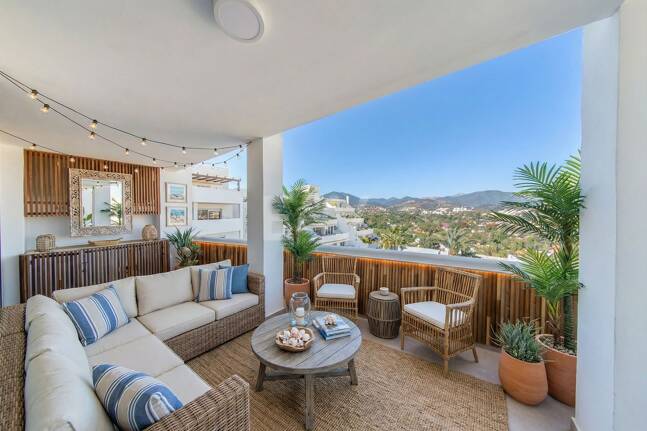 Utsökt takvåning med hisnande utsikt i Nueva Andalucía