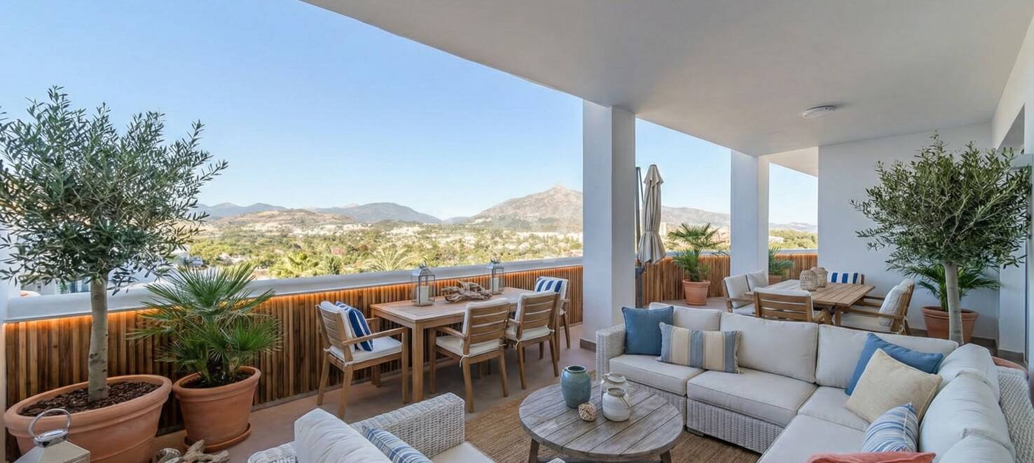 Utsökt takvåning med hisnande utsikt i Nueva Andalucía