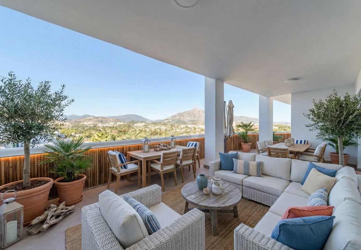 Utsökt takvåning med hisnande utsikt i Nueva Andalucía