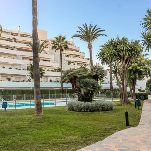 Utsökt takvåning med hisnande utsikt i Nueva Andalucía
