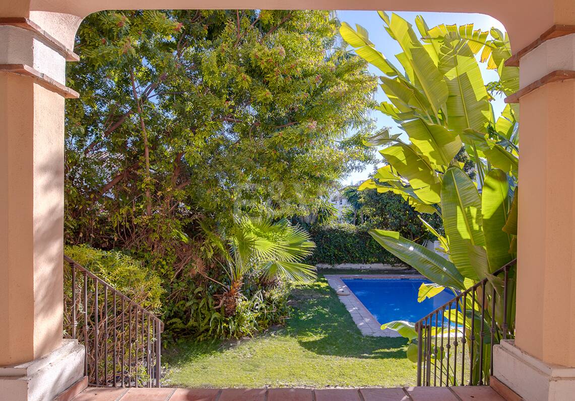 Villa in walking distance to the Beach of San Pedro