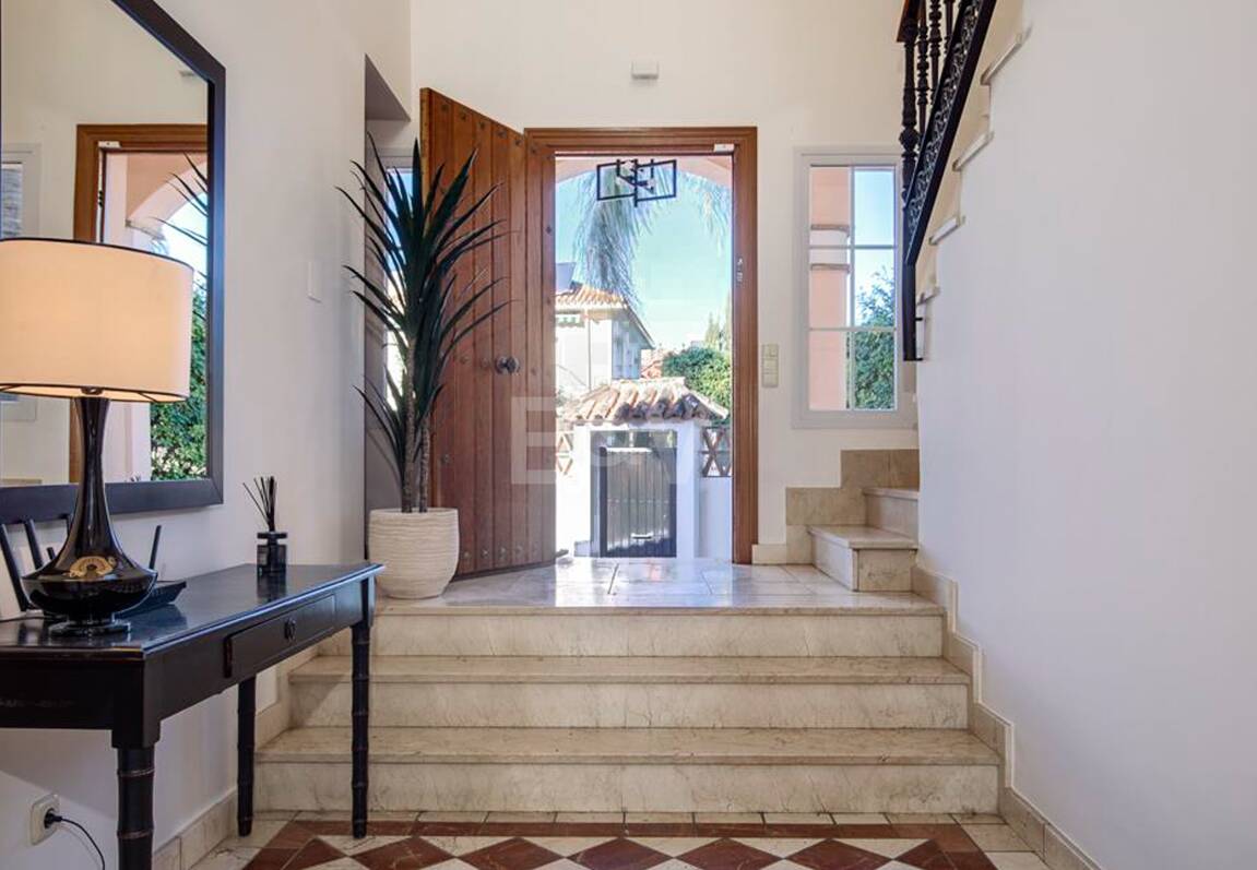 Villa a poca distancia de la playa de San Pedro