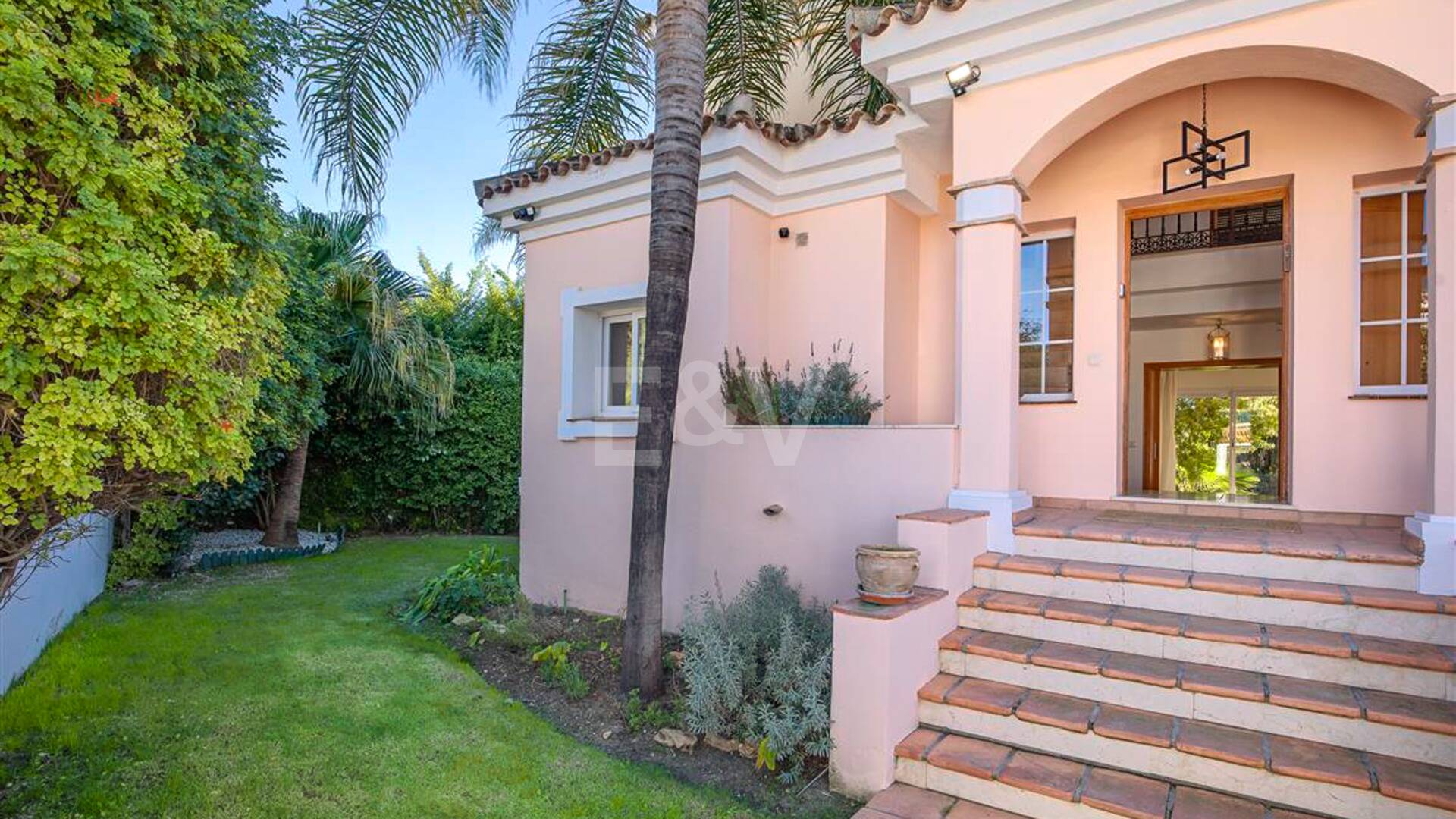 Villa a poca distancia de la playa de San Pedro