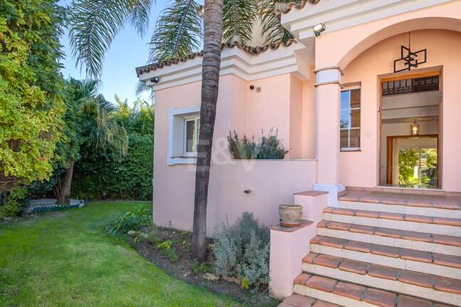 Villa a poca distancia de la playa de San Pedro