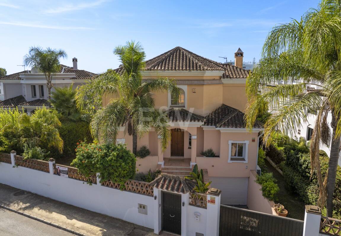 Villa a poca distancia de la playa de San Pedro