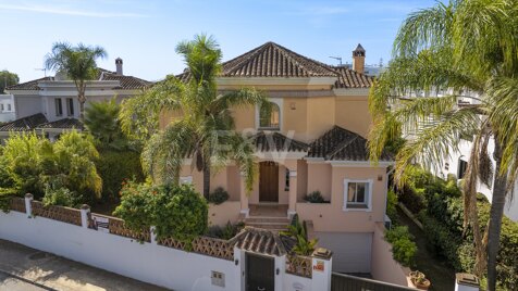 Villa in Gehweite zum Strand von San Pedro.