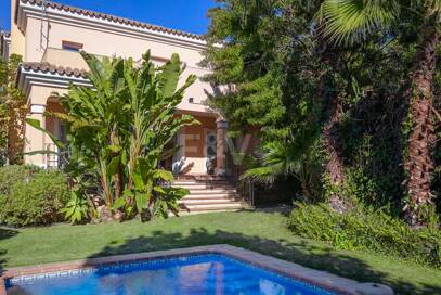 Villa a poca distancia de la playa de San Pedro