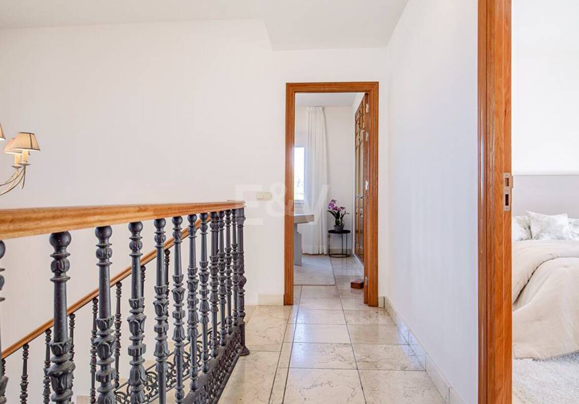 Villa in walking distance to the Beach of San Pedro