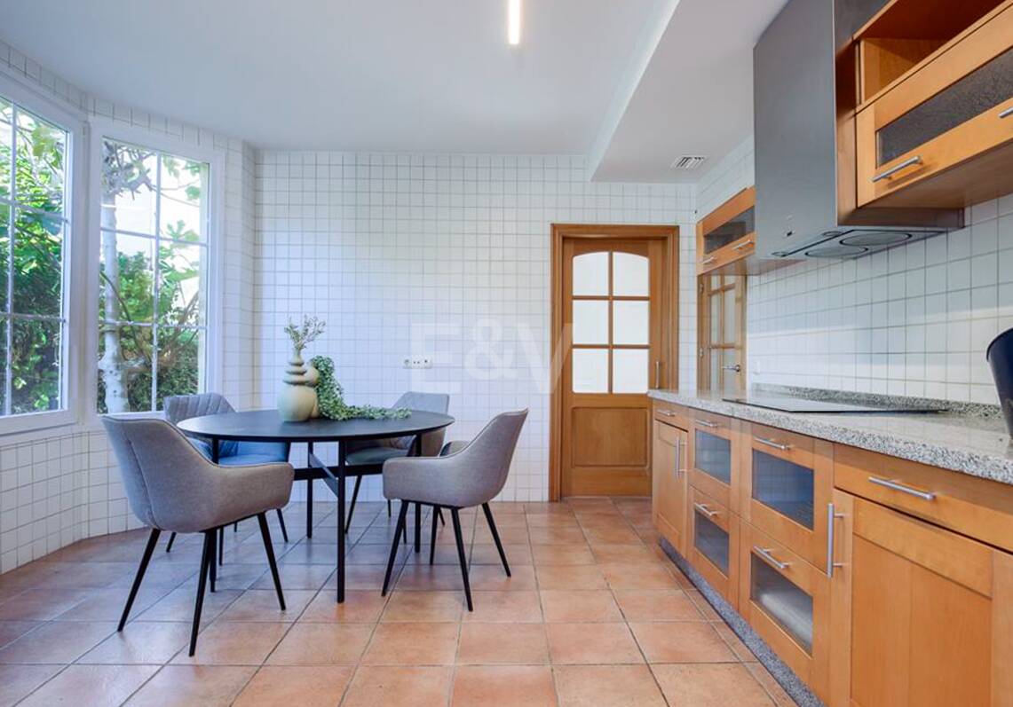 Villa in walking distance to the Beach of San Pedro