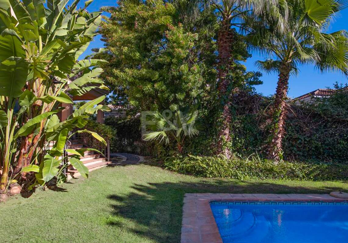 Villa in walking distance to the Beach of San Pedro